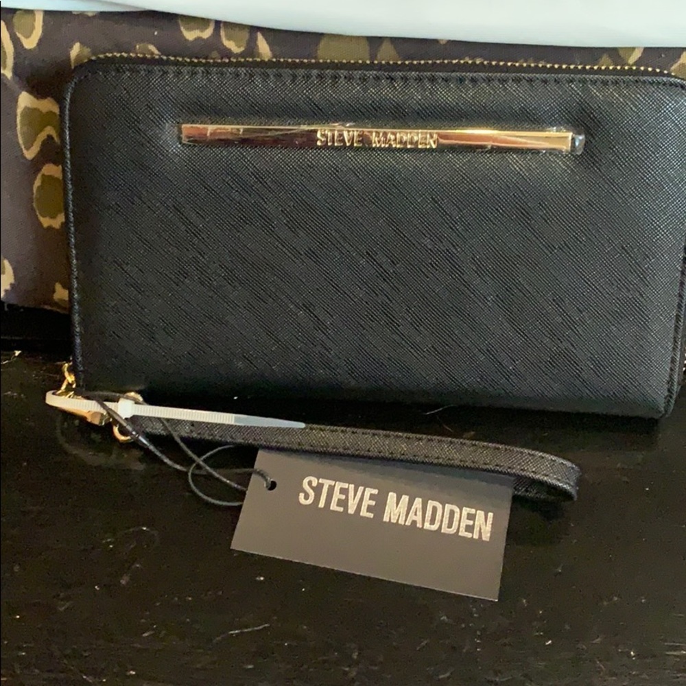 Wristlet wallet